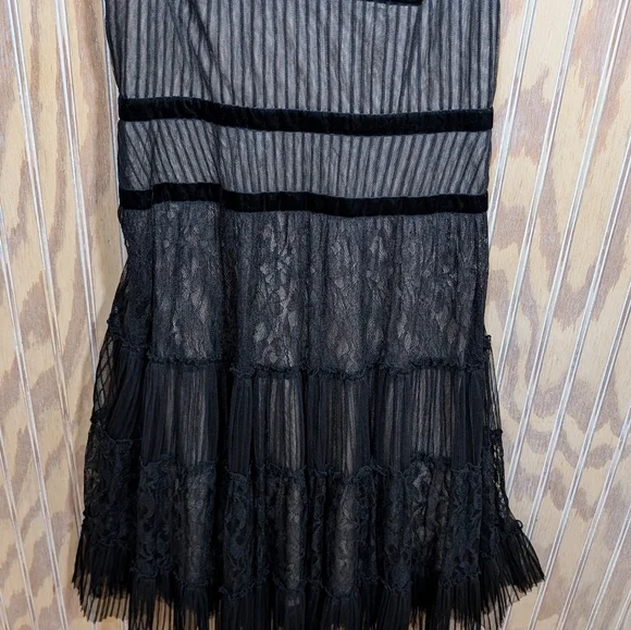 Vintage BGBG Maxazria Tulle and Black Velvet Midi Cocktail Dress Size 4 - Picture 4 of 9